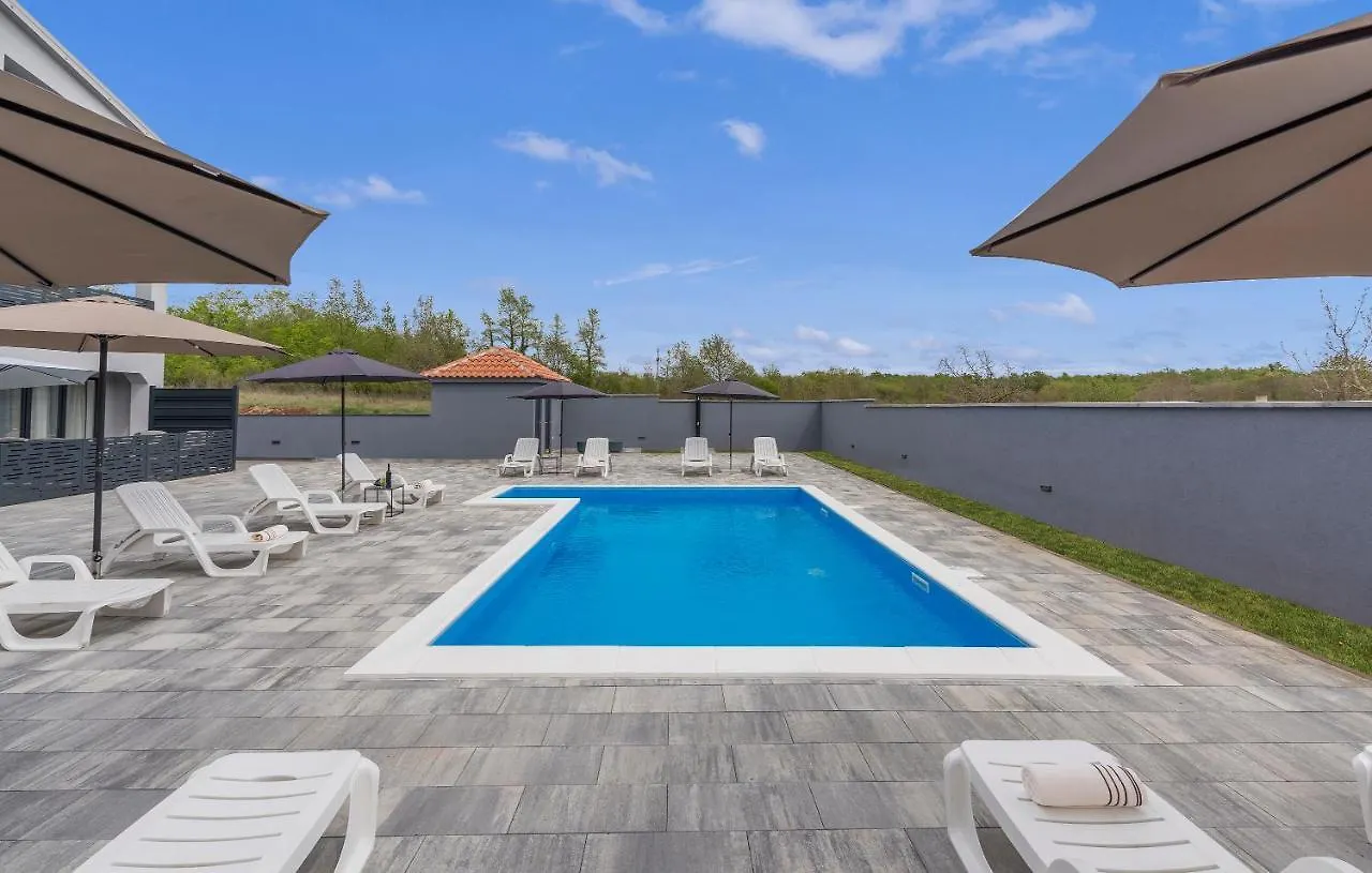 Apartmani Natalija بوريتش 0*,
